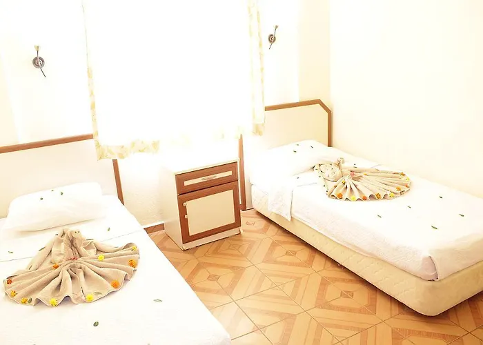 Hotel Leons Sun Village