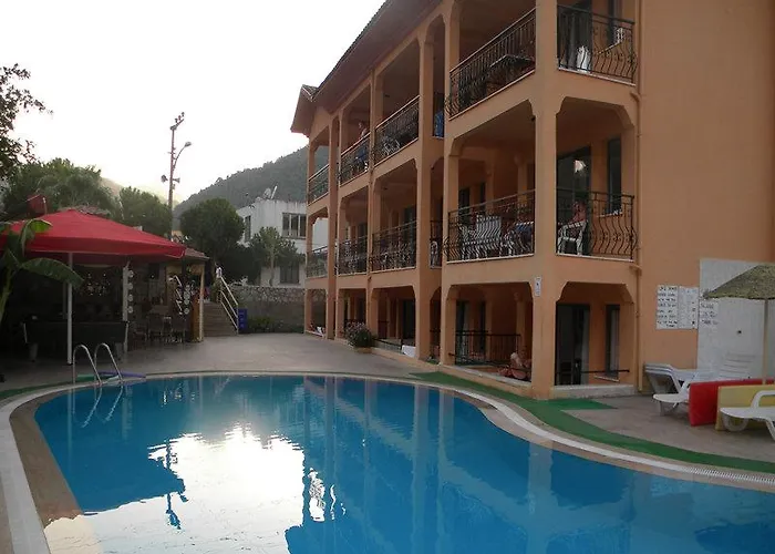 Hotel Leons Sun Village