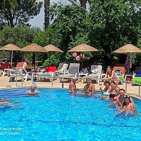 Leons Sun Village Szálloda