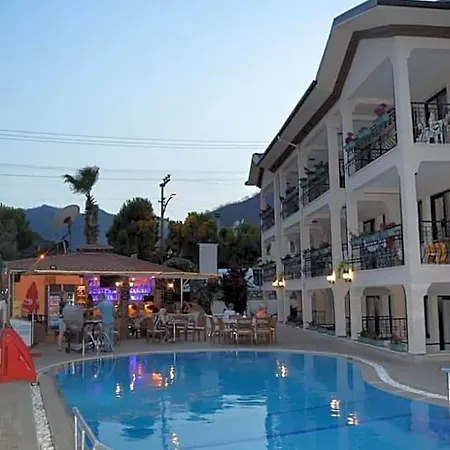 Leons Sun Village ホテル