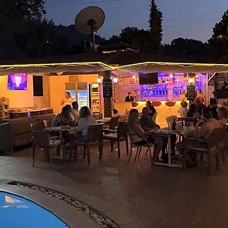 Leons Sun Village Szálloda 4*