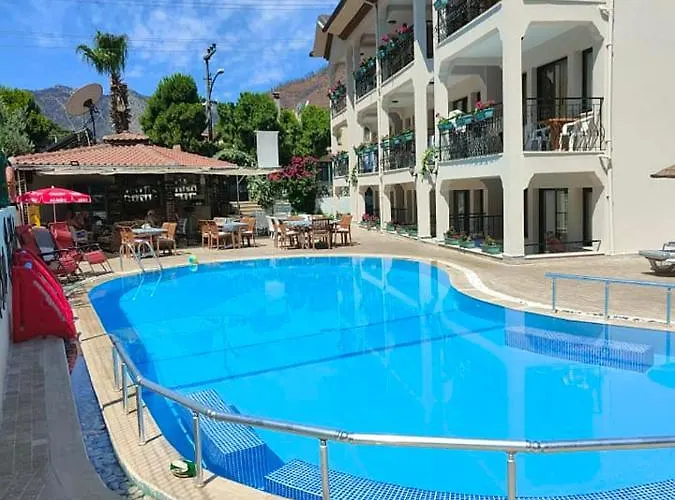 Szálloda Leons Sun Village