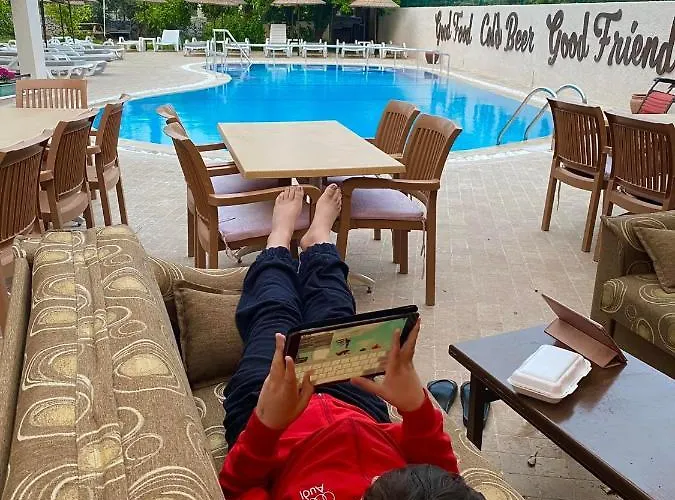 Leons Sun Village Szálloda