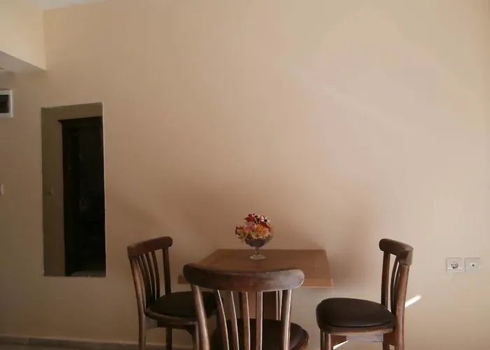 Hotel Leons Sun Village